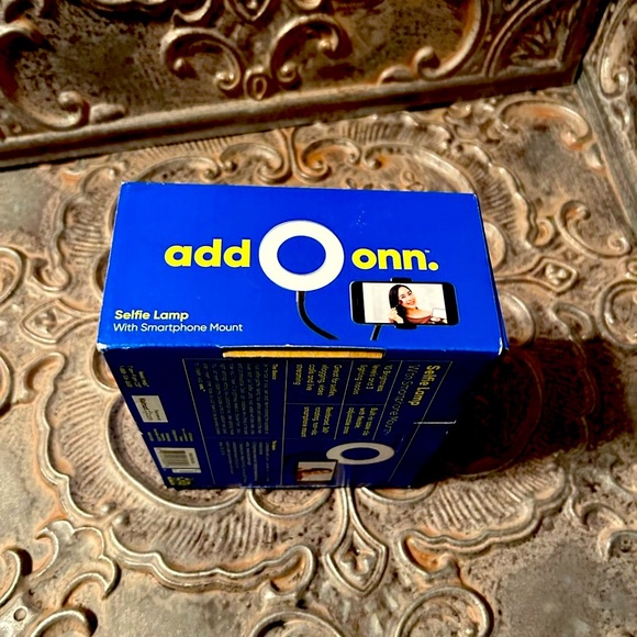 Selfie ring light with phone stand - Picture 3 of 6